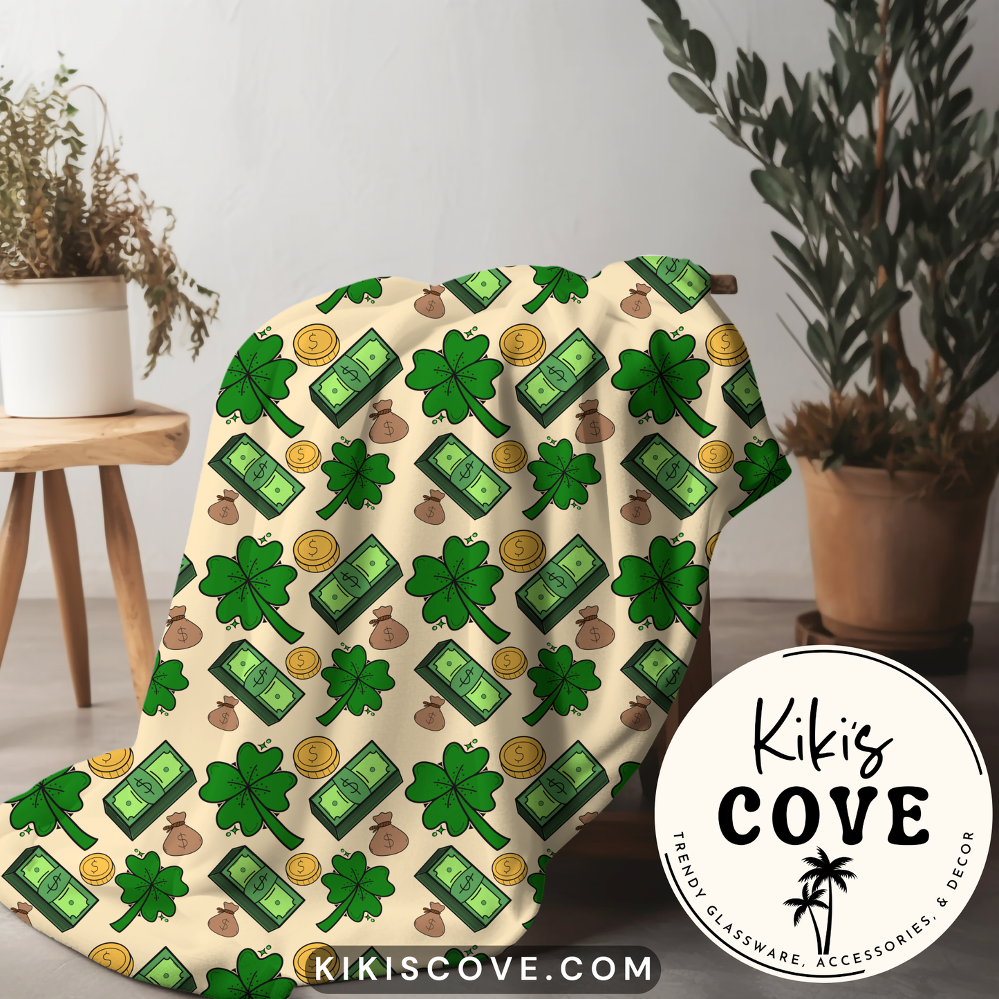 Lucky Money Seamless Pattern – Four Leaf Clover & Money Theme PNG (300 DPI)